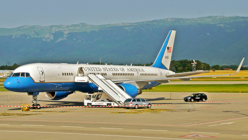 Illustration for article titled John Kerry's Plane Keeps Breaking Down